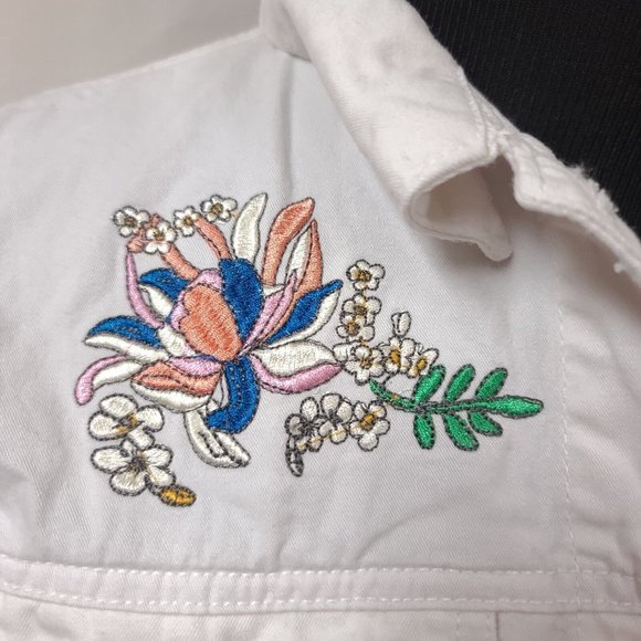 Collections Etc Womens Large Embroidered Floral Boho Art Deco White Denim Jacket - Picture 3 of 15